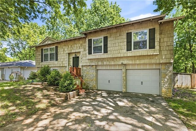 308 S Cardinal Drive, Olathe, KS 66062