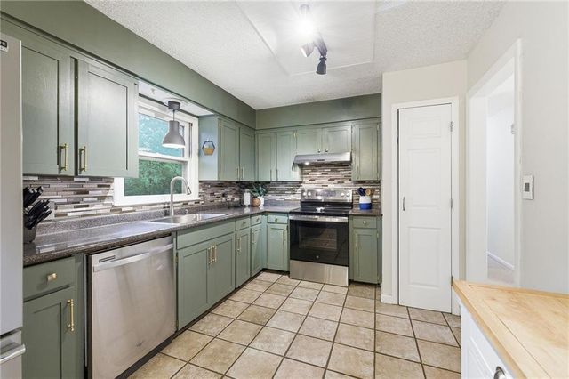 308 S Cardinal Drive, Olathe, KS 66062