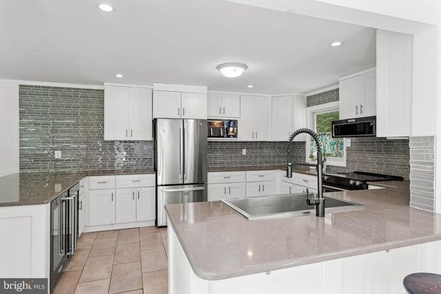 1162 DEWITT RD, Wayne, PA 19087