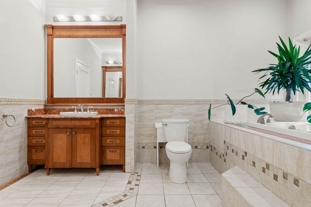 1162 DEWITT RD, Wayne, PA 19087