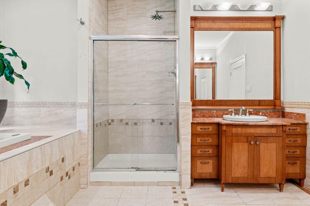1162 DEWITT RD, Wayne, PA 19087