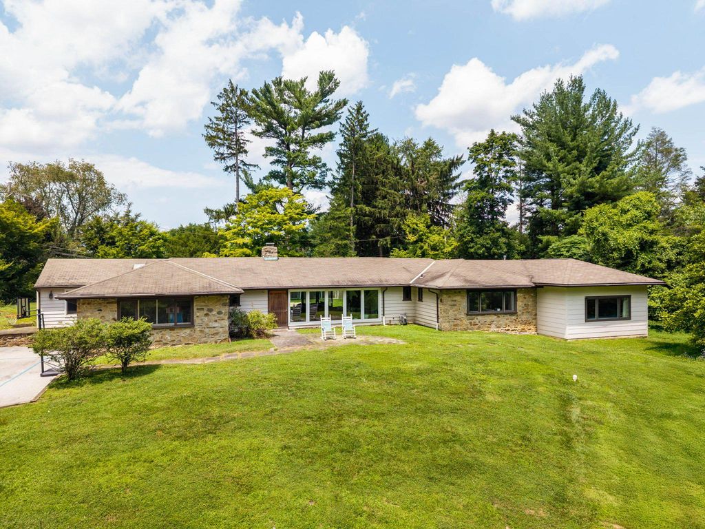 1162 DEWITT RD, Wayne, PA 19087