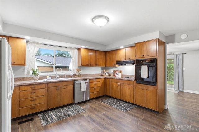 555 Adrian Court, Fairborn, OH 45324