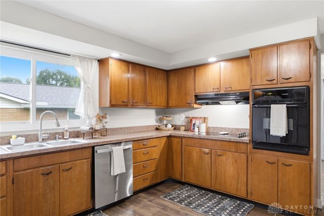 555 Adrian Court, Fairborn, OH 45324