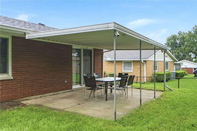 555 Adrian Court, Fairborn, OH 45324