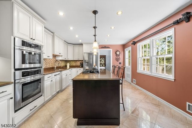 4 Gregmar Ct, Florham Park Boro, NJ 07932