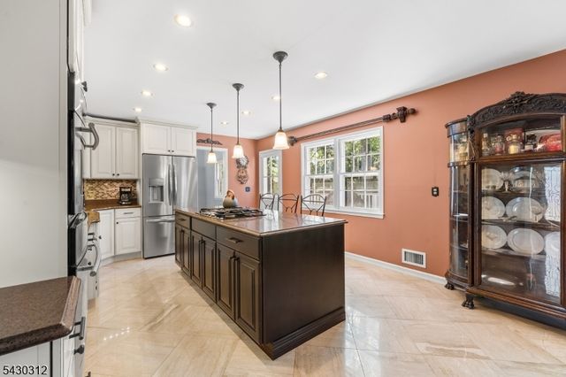 4 Gregmar Ct, Florham Park Boro, NJ 07932