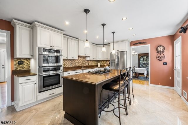 4 Gregmar Ct, Florham Park Boro, NJ 07932