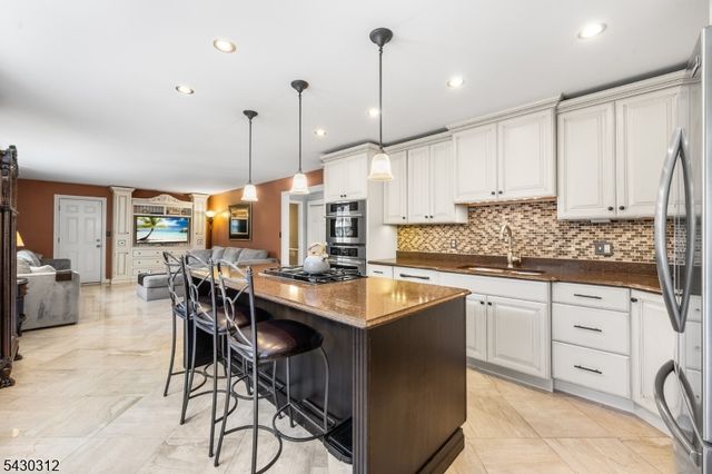4 Gregmar Ct, Florham Park Boro, NJ 07932