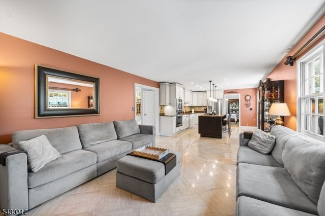 4 Gregmar Ct, Florham Park Boro, NJ 07932