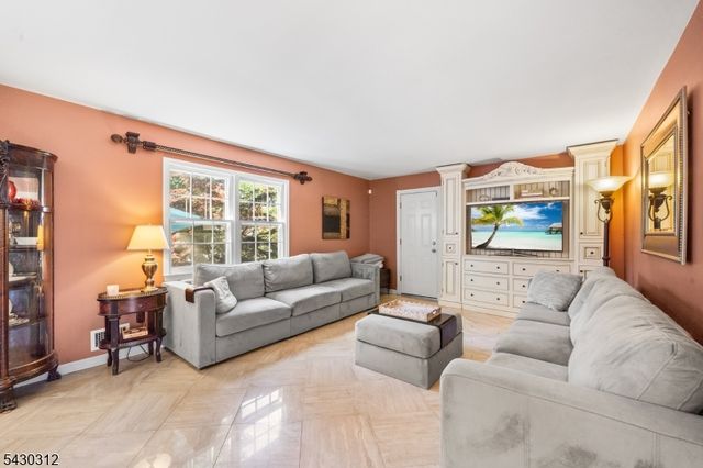 4 Gregmar Ct, Florham Park Boro, NJ 07932