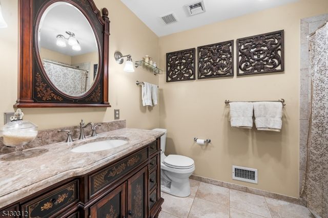 4 Gregmar Ct, Florham Park Boro, NJ 07932