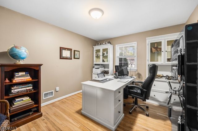 4 Gregmar Ct, Florham Park Boro, NJ 07932