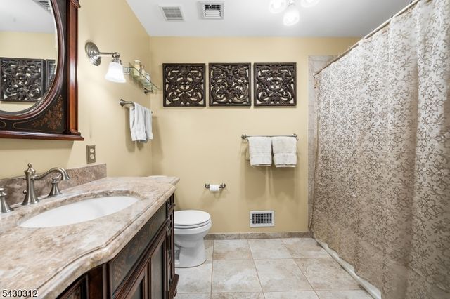4 Gregmar Ct, Florham Park Boro, NJ 07932
