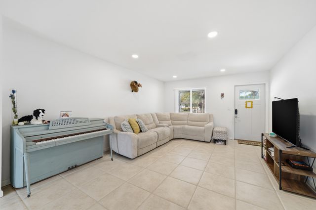 7520 SW 1st Street, Margate, FL 33068