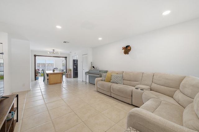 7520 SW 1st Street, Margate, FL 33068