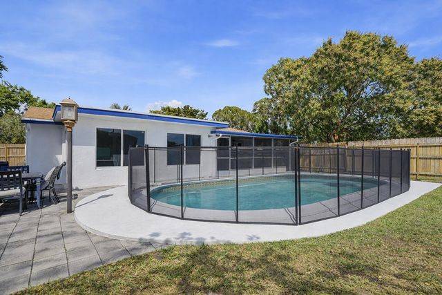 7520 SW 1st Street, Margate, FL 33068