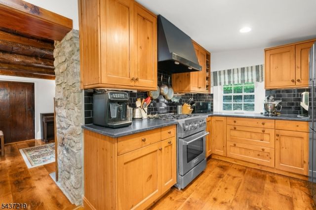 37 Brookville Hollow Rd, Delaware Twp., NJ 08559