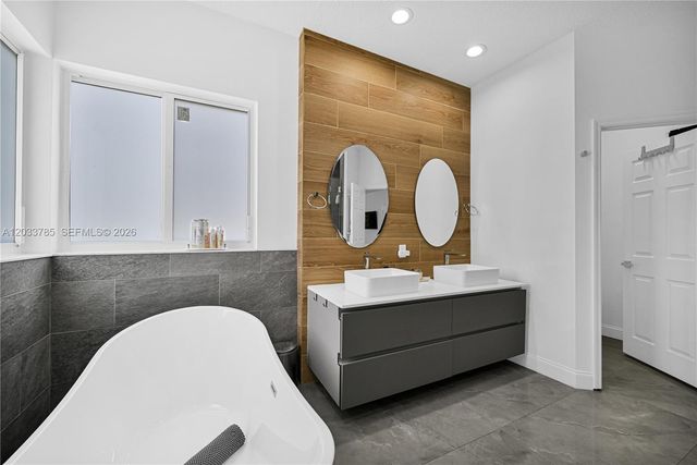 11137 NW 72nd Ter, Doral, FL 33178