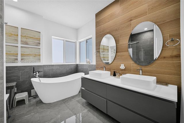 11137 NW 72nd Ter, Doral, FL 33178