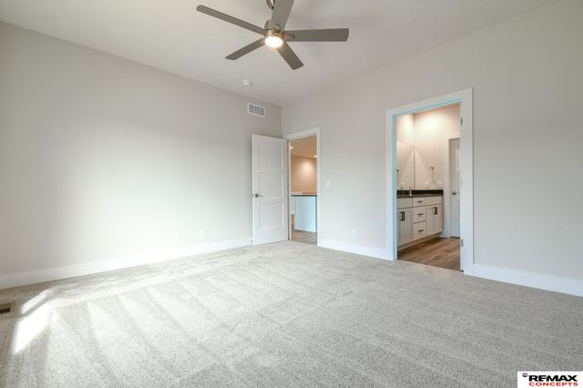 5829 S 94th Street, Lincoln, NE 68526