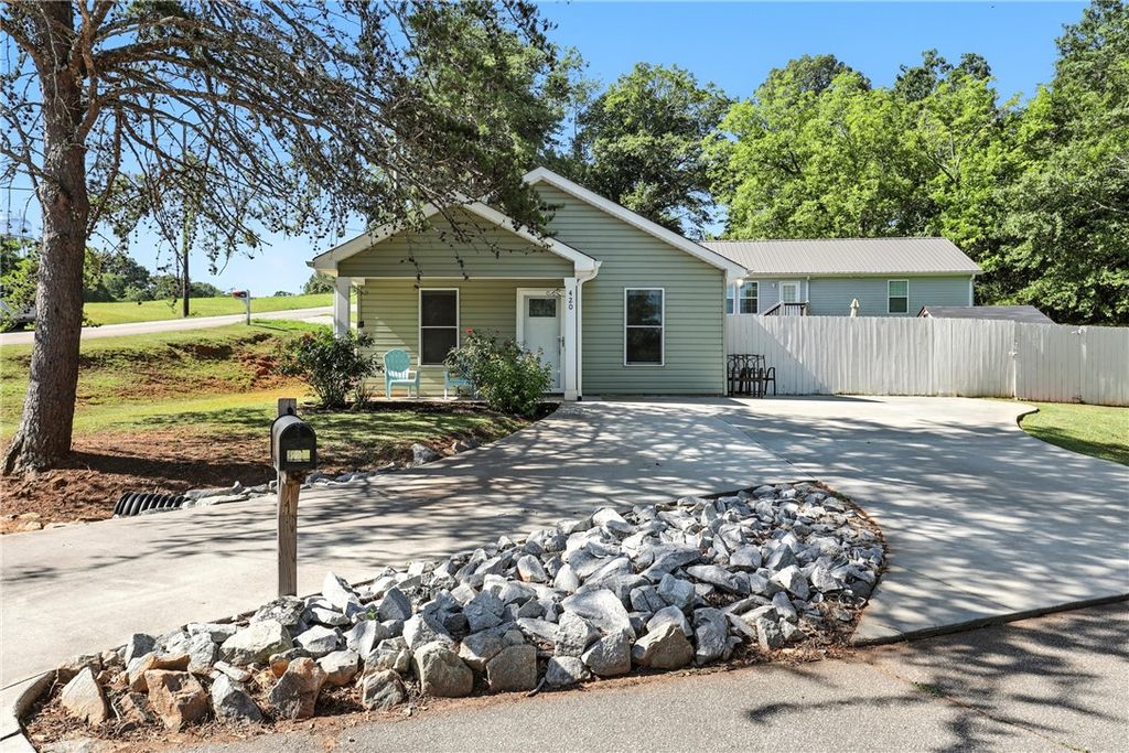 420 N. Johnson Street, Walhalla, SC 29691