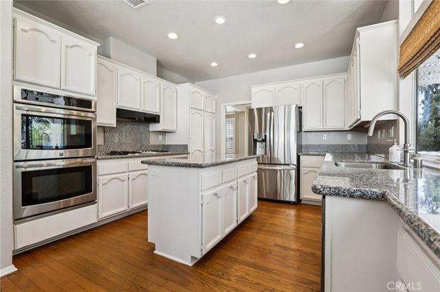 420 Somerset Cir, Corona, CA 92879