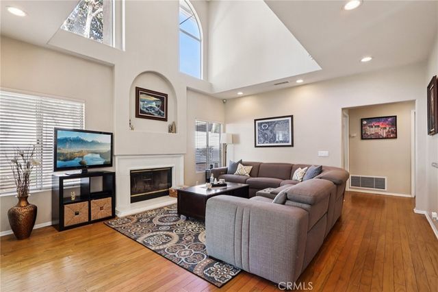 420 Somerset Cir, Corona, CA 92879