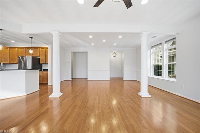 5453 Paperwhite LN, Virginia Beach, VA 23455