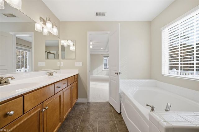 5453 Paperwhite LN, Virginia Beach, VA 23455