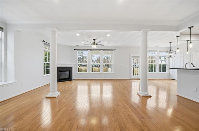 5453 Paperwhite LN, Virginia Beach, VA 23455