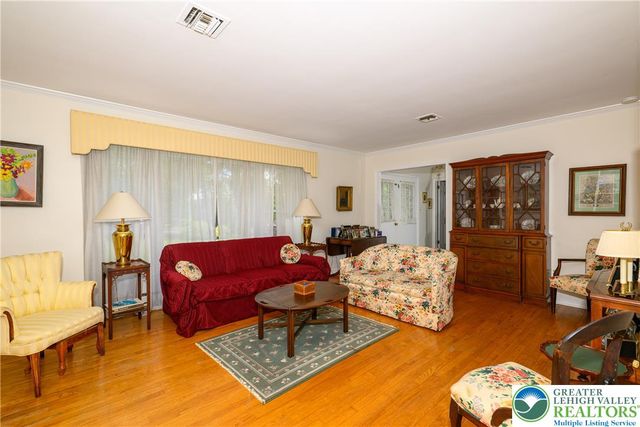 2516 Rachael Lane, South Whitehall Twp, PA 18069