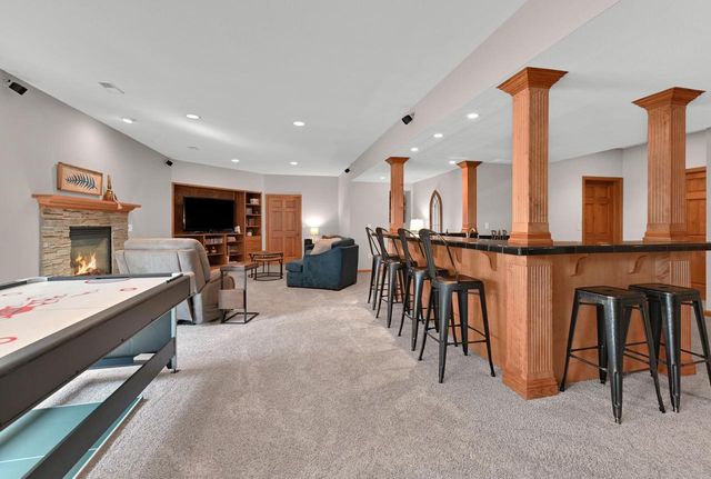 732 River Reserve DRIVE, Hartland, WI 53029