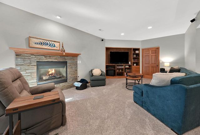 732 River Reserve DRIVE, Hartland, WI 53029