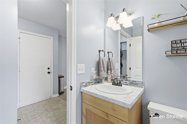 6626 Crownpointe Drive, Byron Center, MI 49315