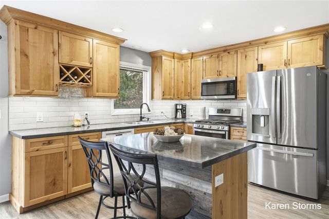 6626 Crownpointe Drive, Byron Center, MI 49315