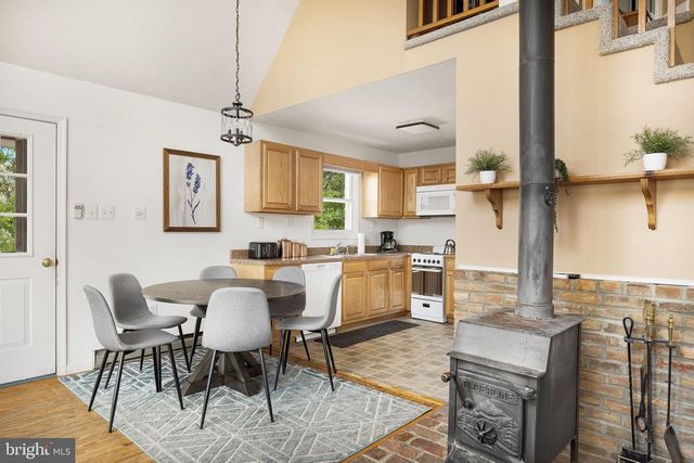 126 FLAGSTONE LN, Berkeley Springs, WV 25411