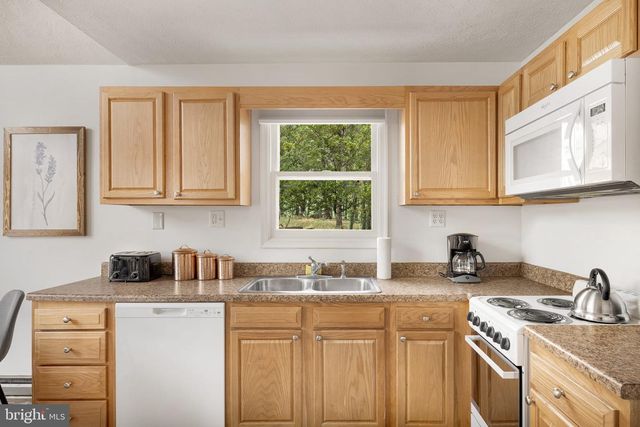 126 FLAGSTONE LN, Berkeley Springs, WV 25411