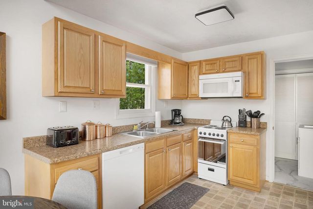 126 FLAGSTONE LN, Berkeley Springs, WV 25411