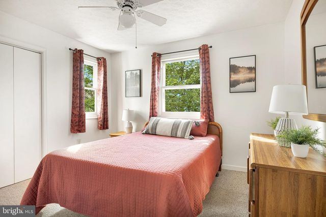 126 FLAGSTONE LN, Berkeley Springs, WV 25411