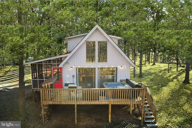 126 FLAGSTONE LN, Berkeley Springs, WV 25411