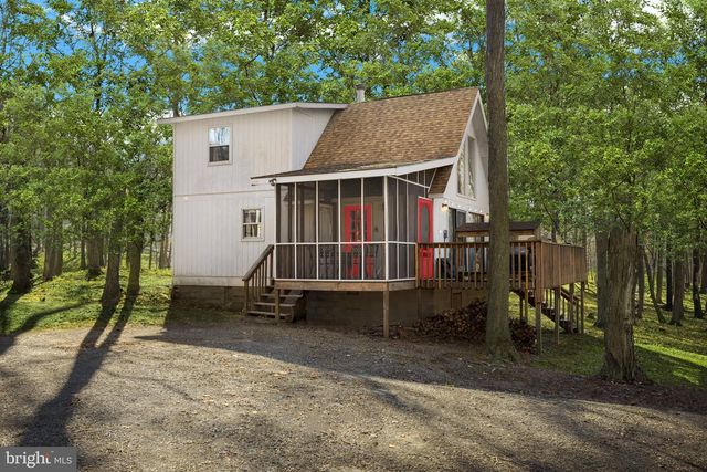 126 FLAGSTONE LN, Berkeley Springs, WV 25411