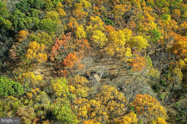 126 FLAGSTONE LN, Berkeley Springs, WV 25411
