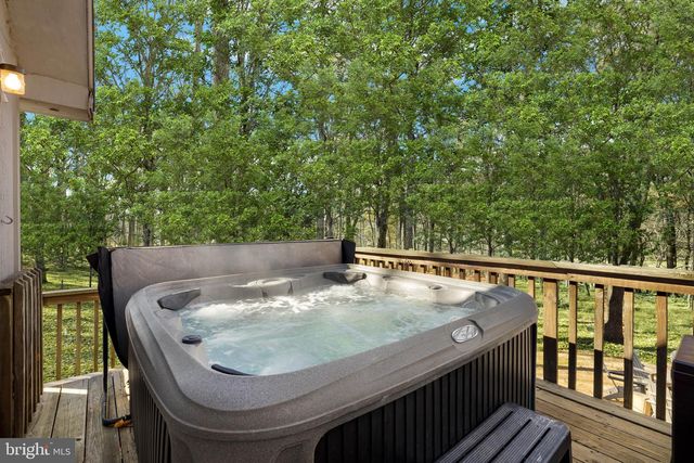 126 FLAGSTONE LN, Berkeley Springs, WV 25411