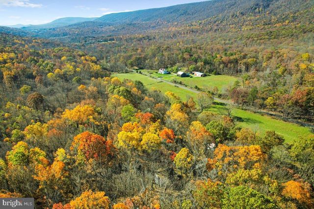 126 FLAGSTONE LN, Berkeley Springs, WV 25411