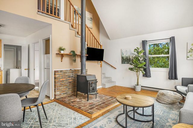 126 FLAGSTONE LN, Berkeley Springs, WV 25411