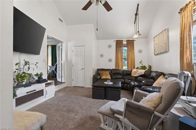 32 Cypress RD, Portsmouth, VA 23701