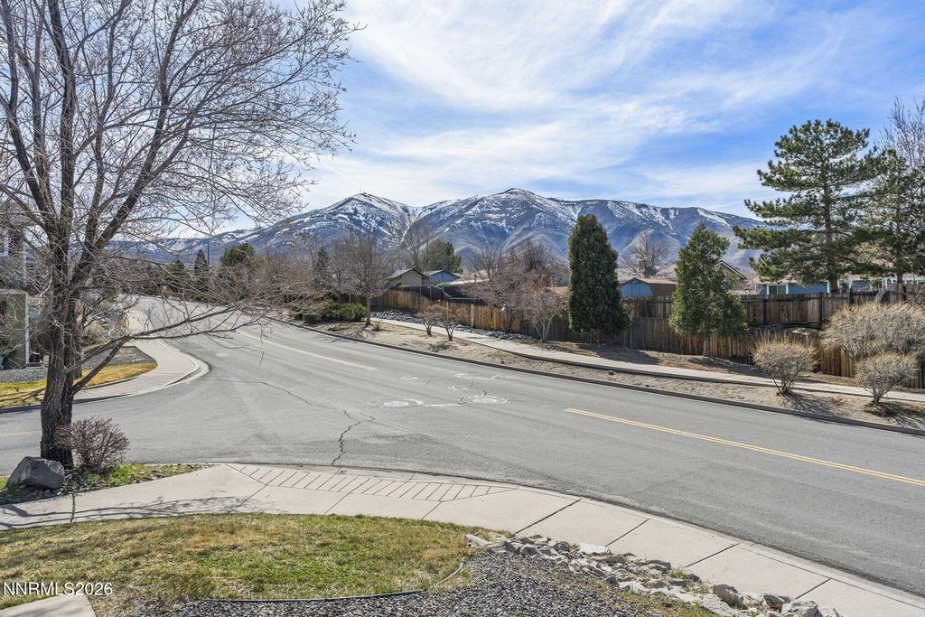 Image 4 of property listing at 7497 Hebrides Court, Reno, NV 89506