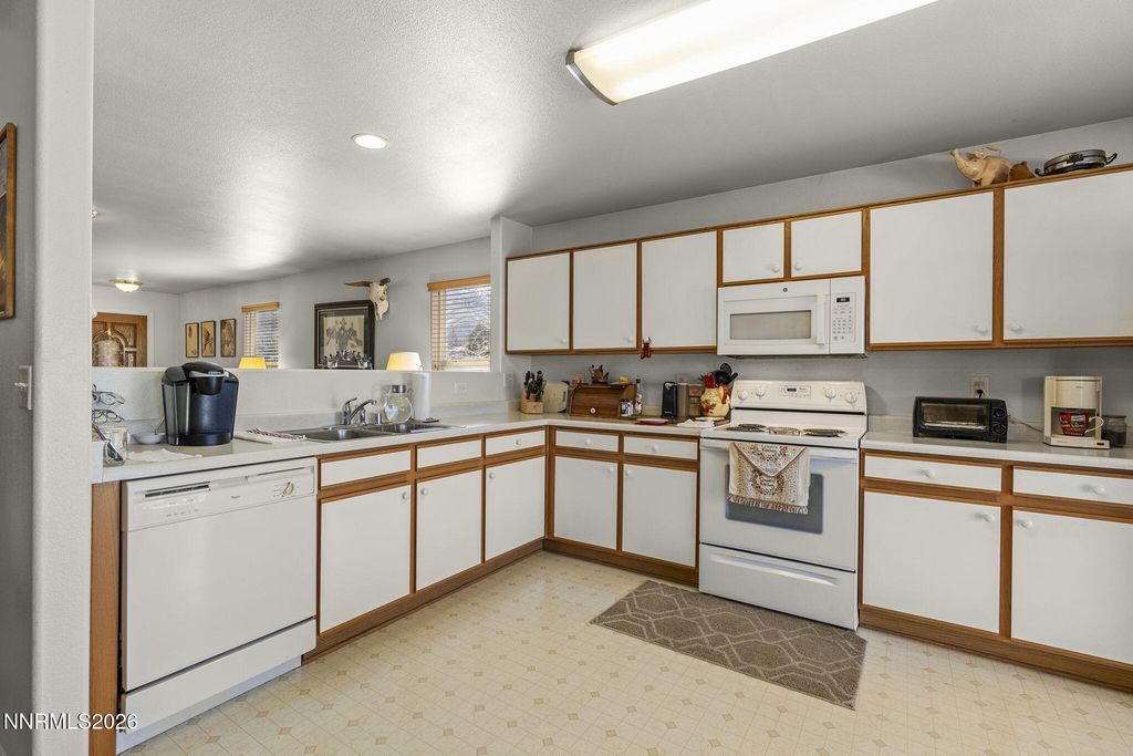 Image 9 of property listing at 7497 Hebrides Court, Reno, NV 89506