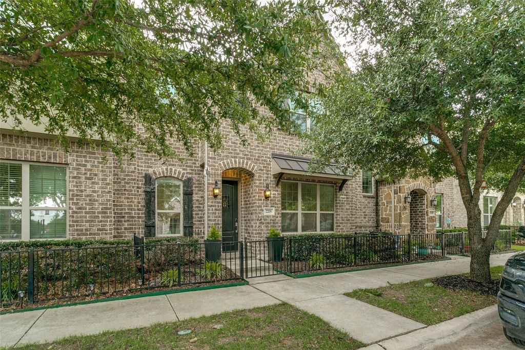 2209 Zenith Avenue, Flower Mound, TX 75028